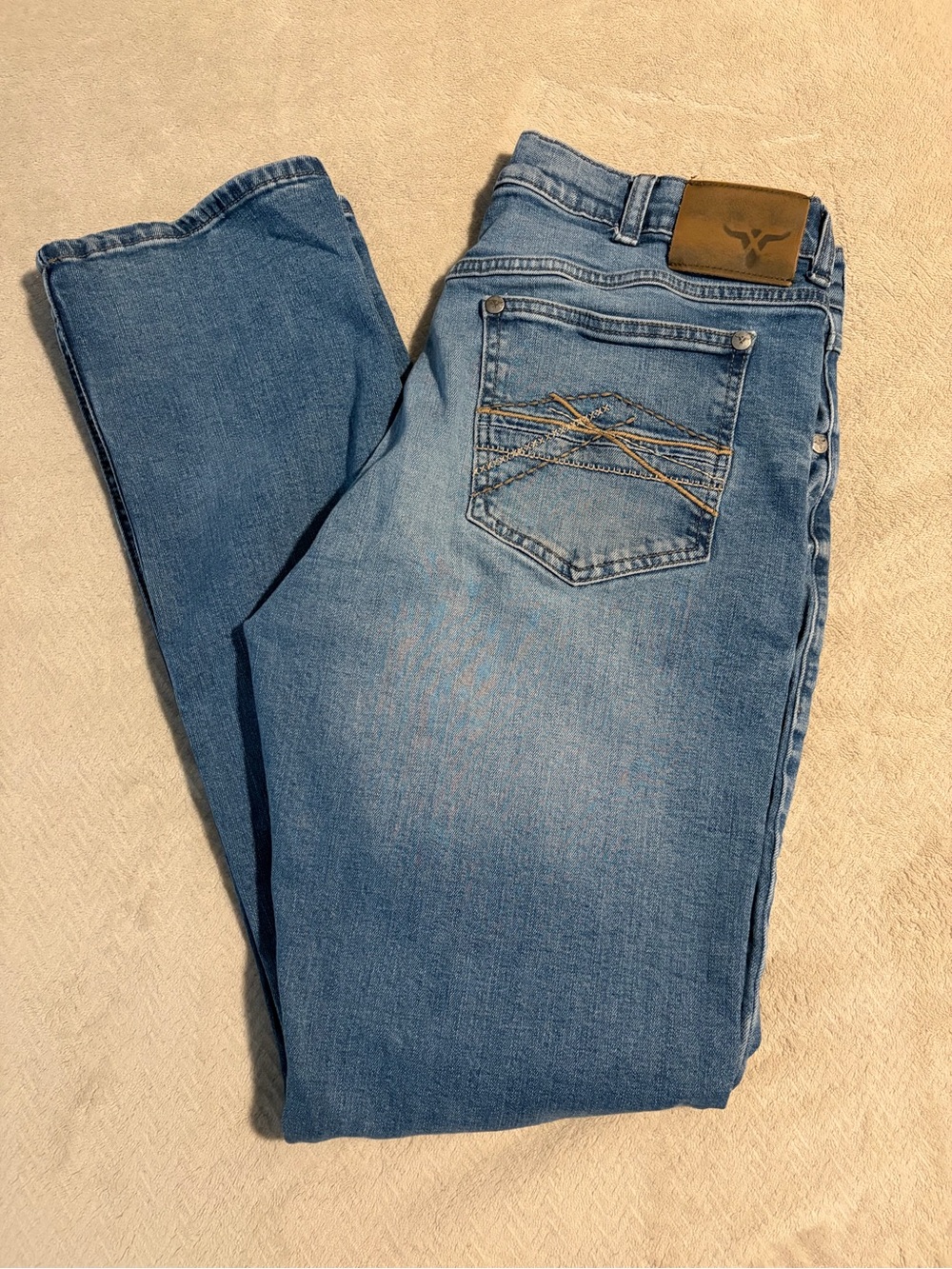 Wrangler Men's Light Blue Denim Jeans - Classic Casual Style